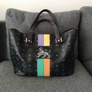 🦄MCM black princess lion coated leather bag 🦁